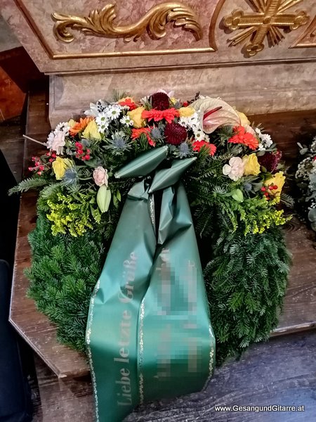 Salzburg Stadt Gnigl Kirche Verabschiedung Trauerfeier Beerdigung Verabschiedung Totenwache Musik Kirche Solomusikerin Sängerin mit Gitarre www.trauer-musik.at www.gesangundgitarre.at Gesang Gitarre Yvonne Brugger Trauersängerin Kirchensängerin Kirche Trauerfeier Beerdigung Verabschiedung Vorarlberg Musik Kirche Sängerin mit Gitarre www.trauer-musik.at www.gesangundgitarre.at Gesang Gitarre Yvonne Brugger Trauersängerin Kirchensängerin