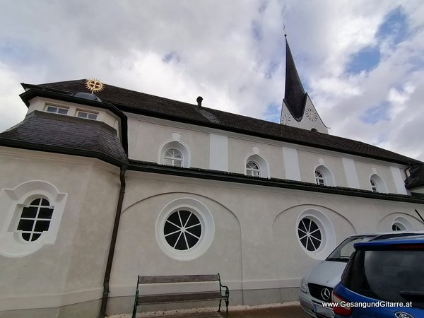 Kirche Feldkirch Gisingen Vorarlberg Verabschiedung Trauerfeier Beerdigung Verabschiedung Totenwache Musik Kirche Solomusikerin Sängerin mit Gitarre www.trauer-musik.at www.gesangundgitarre.at Gesang Gitarre Yvonne Brugger Trauersängerin Kirchensängerin Kirche Trauerfeier Beerdigung Verabschiedung Vorarlberg Musik Kirche Sängerin mit Gitarre www.trauer-musik.at www.gesangundgitarre.at Gesang Gitarre Yvonne Brugger Trauersängerin Kirchensängerin