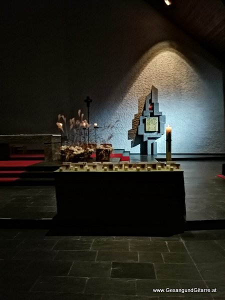 Jahrtagsmesse Jahresgedenken Gedenken Rankweil Vorarlberg Musik Kirche Trauersängerin Sängerin mit Gitarre www.gesangundgitarre.at Gesang Gitarre Yvonne Brugger