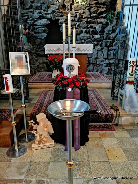 Kirche Kapelle Hohenems Vorarlberg Verabschiedung Trauerfeier Beerdigung Verabschiedung Totenwache Musik Kirche Solomusikerin Sängerin mit Gitarre www.trauer-musik.at www.gesangundgitarre.at Gesang Gitarre Yvonne Brugger Trauersängerin Kirchensängerin Kirche Trauerfeier Beerdigung Verabschiedung Vorarlberg Musik Kirche Sängerin mit Gitarre www.trauer-musik.at www.gesangundgitarre.at Gesang Gitarre Yvonne Brugger Trauersängerin Kirchensängerin