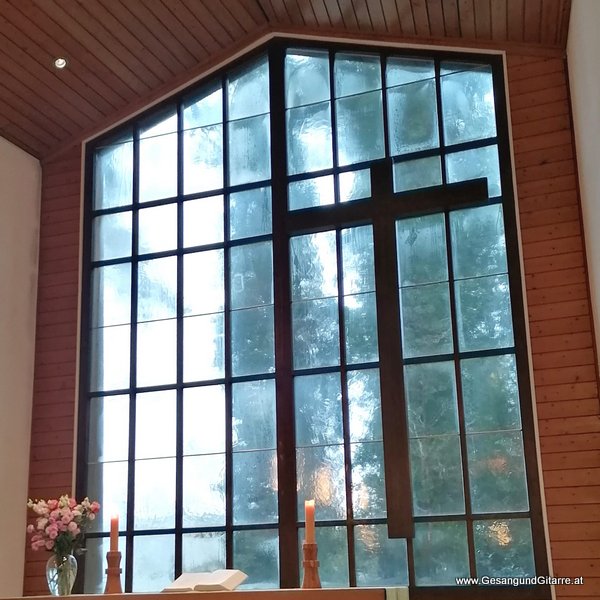 Kirche Ebenholz Vaduz Verabschiedung Trauerfeier Abdankung Abdankungsfeier  Verabschiedung Totenwache Musik Kirche Solomusikerin Sängerin mit Gitarre www.trauer-musik.at www.gesangundgitarre.at Gesang Gitarre Yvonne Brugger Trauersängerin Kirchensängerin Kirche Trauerfeier Beerdigung Verabschiedung Vorarlberg Musik Kirche Sängerin mit Gitarre www.trauer-musik.at www.gesangundgitarre.at Gesang Gitarre Yvonne Brugger Trauersängerin Kirchensängerin