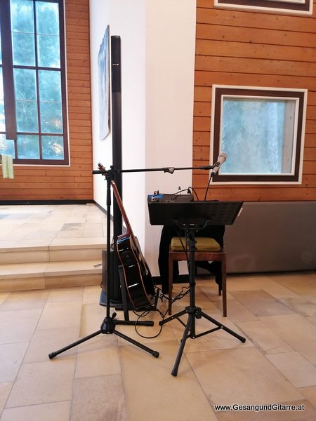 Kirche Ebenholz Vaduz Verabschiedung Trauerfeier Abdankung Abdankungsfeier  Verabschiedung Totenwache Musik Kirche Solomusikerin Sängerin mit Gitarre www.trauer-musik.at www.gesangundgitarre.at Gesang Gitarre Yvonne Brugger Trauersängerin Kirchensängerin Kirche Trauerfeier Beerdigung Verabschiedung Vorarlberg Musik Kirche Sängerin mit Gitarre www.trauer-musik.at www.gesangundgitarre.at Gesang Gitarre Yvonne Brugger Trauersängerin Kirchensängerin