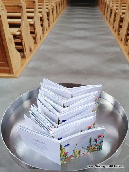 Kirche Schwarzach Vorarlberg Verabschiedung Trauerfeier Beerdigung Verabschiedung Totenwache Musik Kirche Solomusikerin Sängerin mit Gitarre www.trauer-musik.at www.gesangundgitarre.at Gesang Gitarre Yvonne Brugger Trauersängerin Kirchensängerin Kirche Trauerfeier Beerdigung Verabschiedung Vorarlberg Musik Kirche Sängerin mit Gitarre www.trauer-musik.at www.gesangundgitarre.at Gesang Gitarre Yvonne Brugger Trauersängerin Kirchensängerin