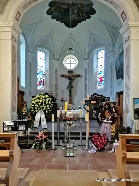 Kirche Vandans Vorarlberg Trauerfeier Verabschiedung Beerdigung Begräbnis Musik Kirche Solomusikerin Sängerin mit Gitarre www.trauer-musik.at www.gesangundgitarre.at Gesang Gitarre Yvonne Brugger Trauersängerin Kirchensängerin Kirche Trauerfeier Beerdigung Verabschiedung Vorarlberg Musik Kirche Sängerin mit Gitarre www.trauer-musik.at www.gesangundgitarre.at Gesang Gitarre Yvonne Brugger Trauersängerin Kirchensängerin