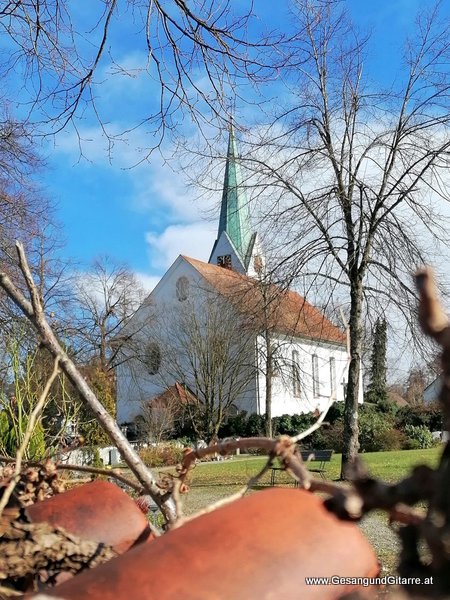 St. Pelagius Kirche Lindau Oberreitnau Allgäu Bayern Taufsängerin Sängerin mit Gitarre Taufe Musik Taufmusik Bodensee Musikerin Gitarre Gesang Kirche Taufsängerin Vorarlberg www.gesangundgitarre.at Gesang Gitarre Yvonne Brugger