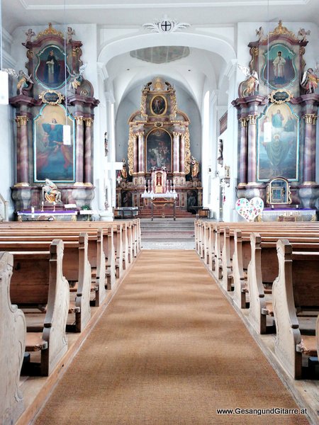 St. Pelagius Kirche Lindau Oberreitnau Allgäu Bayern Taufsängerin Sängerin mit Gitarre Taufe Musik Taufmusik Bodensee Musikerin Gitarre Gesang Kirche Taufsängerin Vorarlberg www.gesangundgitarre.at Gesang Gitarre Yvonne Brugger