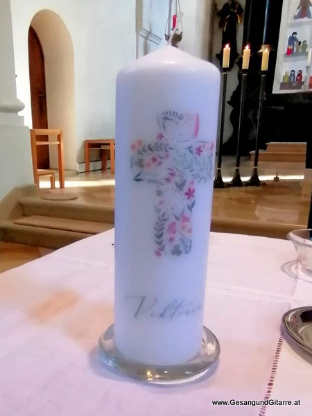 Kirche Ludesch Pfarrer Mihai Taufsängerin Sängerin mit Gitarre Taufe Musik Taufmusik Bodensee Musikerin Gitarre Gesang Kirche Taufsängerin Vorarlberg www.gesangundgitarre.at Gesang Gitarre Yvonne Brugger