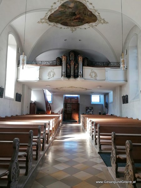 Kirche Ludesch Pfarrer Mihai Taufsängerin Sängerin mit Gitarre Taufe Musik Taufmusik Bodensee Musikerin Gitarre Gesang Kirche Taufsängerin Vorarlberg www.gesangundgitarre.at Gesang Gitarre Yvonne Brugger