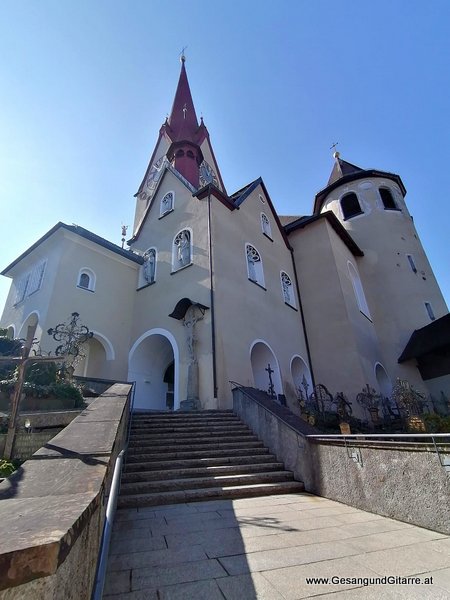 Basilika Rankweil Kirche Vorarlberg Verabschiedung Trauerfeier Beerdigung Verabschiedung Totenwache Musik Kirche Solomusikerin Sängerin mit Gitarre www.trauer-musik.at www.gesangundgitarre.at Gesang Gitarre Yvonne Brugger Trauersängerin Kirchensängerin Kirche Trauerfeier Beerdigung Verabschiedung Vorarlberg Musik Kirche Sängerin mit Gitarre www.trauer-musik.at www.gesangundgitarre.at Gesang Gitarre Yvonne Brugger Trauersängerin Kirchensängerin