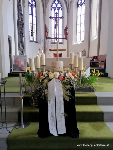 Röthis Kirche Vorarlberg Verabschiedung Trauerfeier Beerdigung Verabschiedung Totenwache Musik Kirche Solomusikerin Sängerin mit Gitarre www.trauer-musik.at www.gesangundgitarre.at Gesang Gitarre Yvonne Brugger Trauersängerin Kirchensängerin Kirche Trauerfeier Beerdigung Verabschiedung Vorarlberg Musik Kirche Sängerin mit Gitarre www.trauer-musik.at www.gesangundgitarre.at Gesang Gitarre Yvonne Brugger Trauersängerin Kirchensängerin