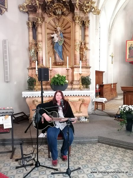 Kirche Bludenz Bürs Pfarrer Jakob Geier Taufsängerin Sängerin mit Gitarre Taufe Musik Taufmusik Bodensee Musikerin Gitarre Gesang Kirche Taufsängerin Vorarlberg www.gesangundgitarre.at Gesang Gitarre Yvonne Brugger