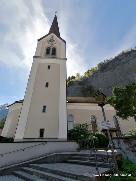 Kirche Bludenz Bürs Pfarrer Jakob Geier Taufsängerin Sängerin mit Gitarre Taufe Musik Taufmusik Bodensee Musikerin Gitarre Gesang Kirche Taufsängerin Vorarlberg www.gesangundgitarre.at Gesang Gitarre Yvonne Brugger
