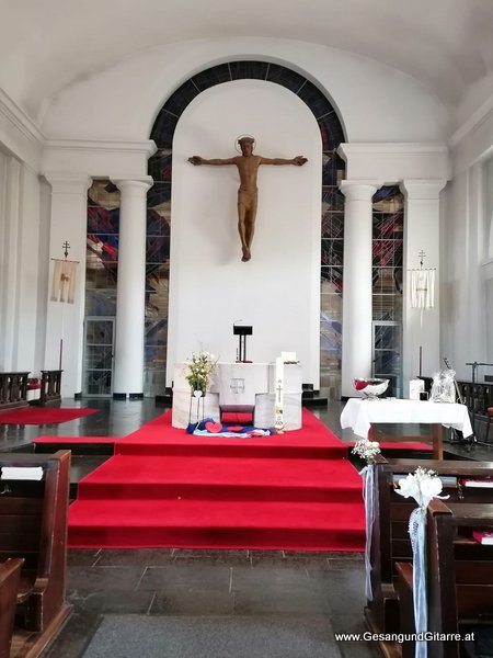 Kirche Wolfurt Pfarrer Marius Dumea Taufsängerin Sängerin mit Gitarre Taufe Musik Taufmusik Bodensee Musikerin Gitarre Gesang Kirche Taufsängerin Vorarlberg www.gesangundgitarre.at Gesang Gitarre Yvonne Brugger