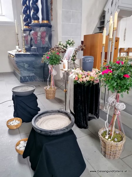 Götzis Alte Kirche Vorarlberg Verabschiedung Trauerfeier Beerdigung Verabschiedung Totenwache Musik Kirche Solomusikerin Sängerin mit Gitarre www.trauer-musik.at www.gesangundgitarre.at Gesang Gitarre Yvonne Brugger Trauersängerin Kirchensängerin Kirche Trauerfeier Beerdigung Verabschiedung Vorarlberg Musik Kirche Sängerin mit Gitarre www.trauer-musik.at www.gesangundgitarre.at Gesang Gitarre Yvonne Brugger Trauersängerin Kirchensängerin