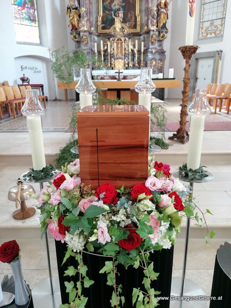 Hörbranz Kirche Hoerbranz Vorarlberg Verabschiedung Trauerfeier Beerdigung Verabschiedung Totenwache Musik Kirche Solomusikerin Sängerin mit Gitarre www.trauer-musik.at www.gesangundgitarre.at Gesang Gitarre Yvonne Brugger Trauersängerin Kirchensängerin Kirche Trauerfeier Beerdigung Verabschiedung Vorarlberg Musik Kirche Sängerin mit Gitarre www.trauer-musik.at www.gesangundgitarre.at Gesang Gitarre Yvonne Brugger Trauersängerin Kirchensängerin