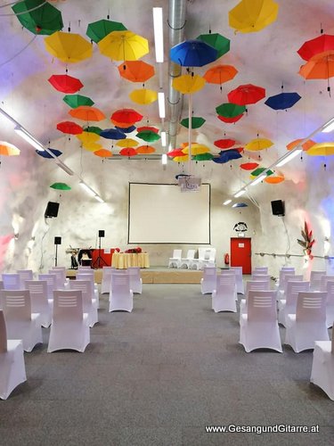 Sängerin Hochzeitssängerin Kirchensängerin Solosängerin Yvonne Brugger Vorarlberg Freie Trauung Hochzeit Stollen Versuchsstollen Hagerbach Schweiz Flums