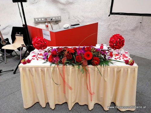 Sängerin Hochzeitssängerin Kirchensängerin Solosängerin Yvonne Brugger Vorarlberg Freie Trauung Hochzeit Stollen Versuchsstollen Hagerbach Schweiz Flums