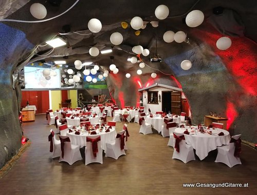 Sängerin Hochzeitssängerin Kirchensängerin Solosängerin Yvonne Brugger Vorarlberg Freie Trauung Hochzeit Stollen Versuchsstollen Hagerbach Schweiz Flums