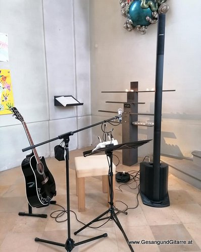 Musik Trauersängerin Sängerin mit Gitarre Vorarlberg Kirche Lochau Beerdigung Beisetzung Trauerfeier Verabschiedung