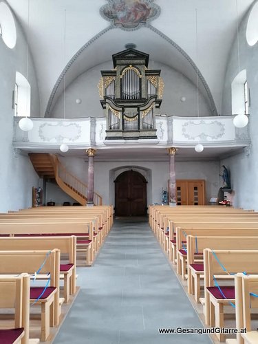 Sängerin Yvonne Brugger Taufe Musik Taufmusik Vorarlberg Bodensee Musikerin Gitarre Gesang Vorarlberg Schlins