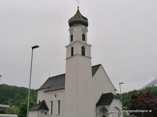 Sängerin Yvonne Brugger Taufe Musik Taufmusik Vorarlberg Bodensee Musikerin Gitarre Gesang Vorarlberg Schlins