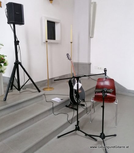 Sängerin Yvonne Brugger Taufe Musik Taufmusik Vorarlberg Bodensee Musikerin Gitarre Gesang Vorarlberg Schlins
