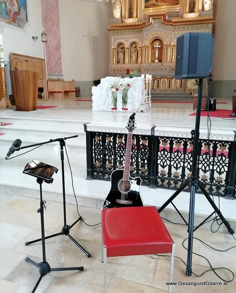 Sängerin Yvonne Brugger Taufe Musik Taufmusik Vorarlberg Bodensee Musikerin Gitarre Gesang Vorarlberg Alberschwende