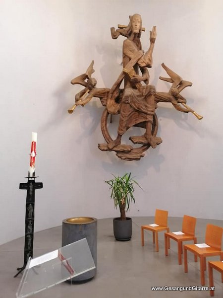 Sängerin Yvonne Brugger Taufe Musik Taufmusik Vorarlberg Bodensee Musikerin Gitarre Gesang Vorarlberg Lustenau St. Peter und Paul