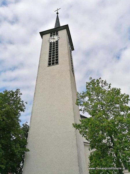 Sängerin Yvonne Brugger Taufe Musik Taufmusik Vorarlberg Bodensee Musikerin Gitarre Gesang Vorarlberg Lustenau St. Peter und Paul