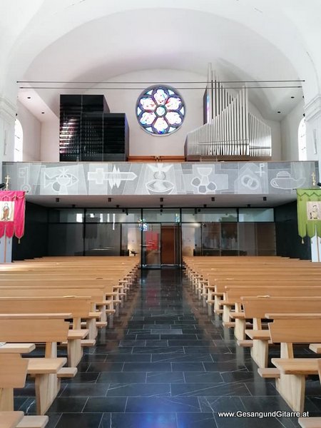 Sängerin Yvonne Brugger Taufe Musik Taufmusik Vorarlberg Bodensee Musikerin Gitarre Gesang Vorarlberg Lingenau Bregenzerwald