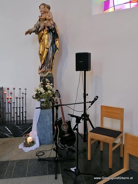 Sängerin Yvonne Brugger Taufe Musik Taufmusik Vorarlberg Bodensee Musikerin Gitarre Gesang Vorarlberg Lingenau Bregenzerwald