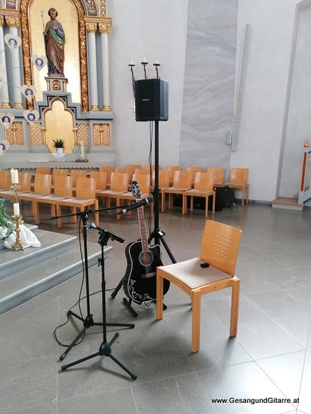 Sängerin Yvonne Brugger Taufe Musik Taufmusik Vorarlberg Bodensee Musikerin Gitarre Gesang Vorarlberg Sulzberg Bregenzerwald Taufsängerin