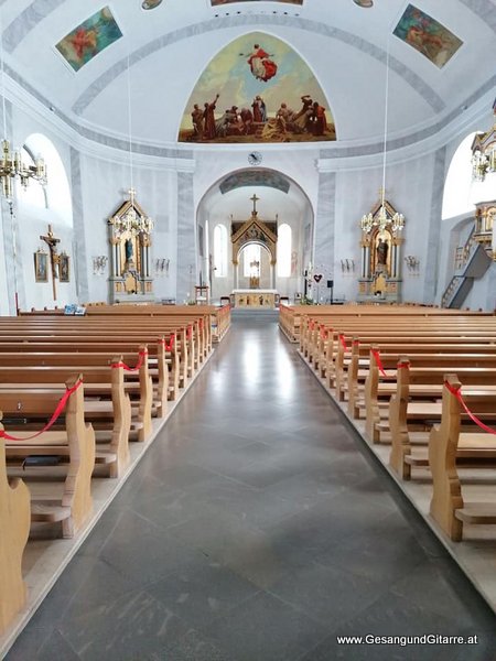 Sängerin Yvonne Brugger Taufe Musik Taufmusik Vorarlberg Bodensee Musikerin Gitarre Gesang Vorarlberg Sulzberg Bregenzerwald Taufsängerin