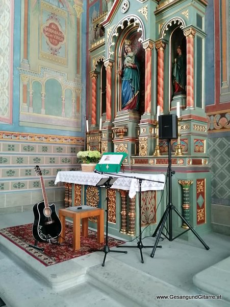 Sängerin Yvonne Brugger Taufe Musik Taufmusik Vorarlberg Bodensee Musikerin Gitarre Gesang Vorarlberg Dornbirn Hatlerdorf Taufsängerin