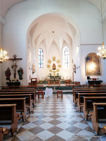 Sängerin Yvonne Brugger Taufe Musik Taufmusik Bodensee Musikerin Gitarre Gesang Reutte Tirol Taufsängerin