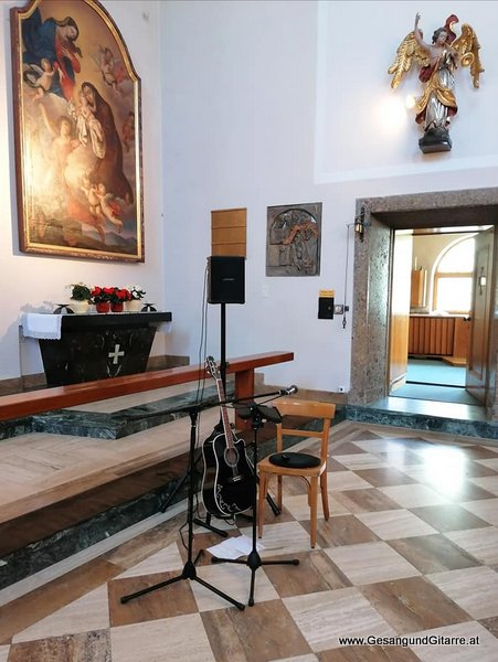 Sängerin Yvonne Brugger Taufe Musik Taufmusik Bodensee Musikerin Gitarre Gesang Reutte Tirol Taufsängerin