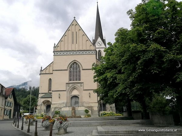 Sängerin Yvonne Brugger Taufe Musik Taufmusik Bodensee Musikerin Gitarre Gesang Frastanz Kirchel Taufsängerin