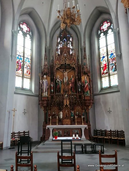 Sängerin Yvonne Brugger Taufe Musik Taufmusik Bodensee Musikerin Gitarre Gesang Frastanz Kirchel Taufsängerin