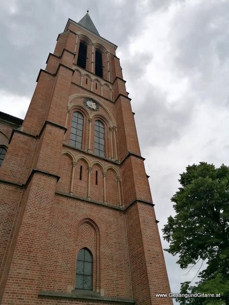 Sängerin Yvonne Brugger Taufe Musik Taufmusik Bodensee Musikerin Gitarre Gesang Herz Jesu Kirche Bregenz Taufsängerin