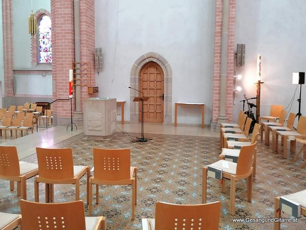 Sängerin Yvonne Brugger Taufe Musik Taufmusik Bodensee Musikerin Gitarre Gesang Herz Jesu Kirche Bregenz Taufsängerin