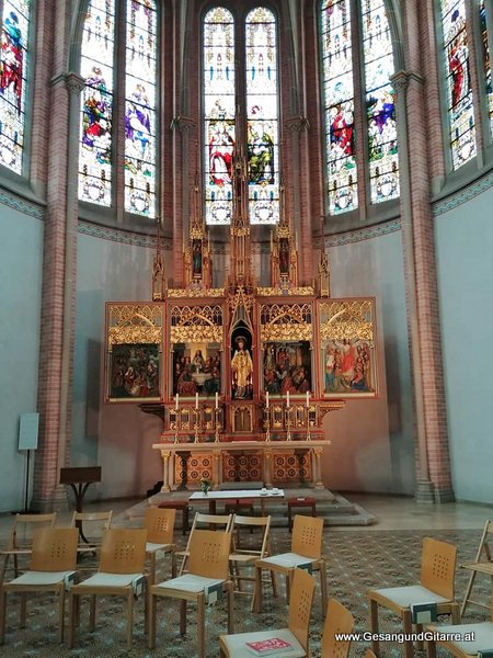 Sängerin Yvonne Brugger Taufe Musik Taufmusik Bodensee Musikerin Gitarre Gesang Herz Jesu Kirche Bregenz Taufsängerin