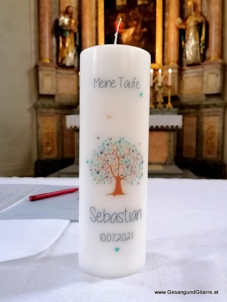 Sängerin Yvonne Brugger Taufe Musik Taufmusik Bodensee Musikerin Gitarre Gesang Lochau Kirche Taufsängerin