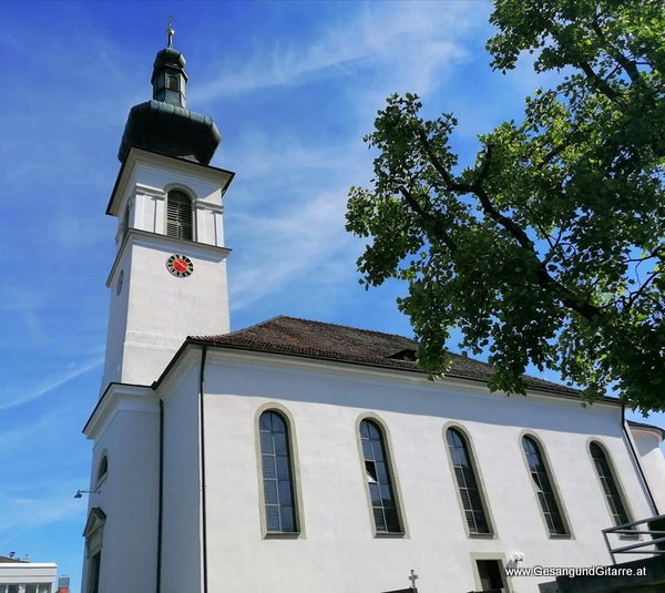 Sängerin Yvonne Brugger Taufe Musik Taufmusik Bodensee Musikerin Gitarre Gesang Lochau Kirche Taufsängerin