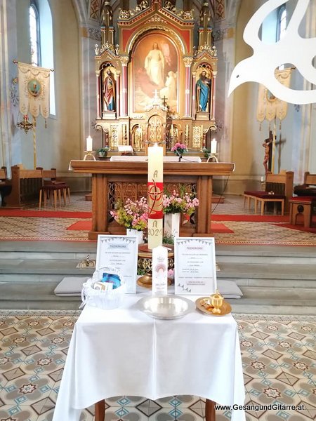 Sängerin Yvonne Brugger Musikerin Taufe Musik Taufmusik Bodensee Musikerin Gitarre Gesang Sulzberg Thal Kirche Taufsängerin