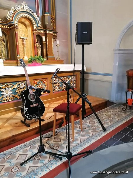 Sängerin Yvonne Brugger Musikerin Taufe Musik Taufmusik Bodensee Musikerin Gitarre Gesang Sulzberg Thal Kirche Taufsängerin