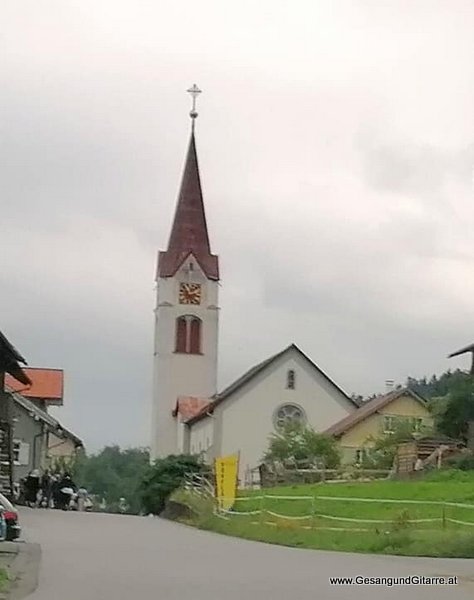 Sängerin Yvonne Brugger Musikerin Taufe Musik Taufmusik Bodensee Musikerin Gitarre Gesang Sulzberg Thal Kirche Taufsängerin