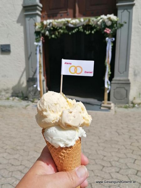 Sängerin Hochzeitssängerin Gitarre Trauung Kirche Trauungsmusik Hochzeitsmusik Isny Allgäu Ravensburg Baden-Württemberg Bayern Bodensee Bodenseeregion
