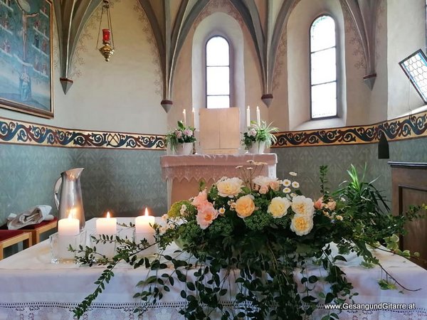 Sängerin Yvonne Brugger Taufe Musik Taufmusik Bodensee Musikerin Gitarre Gesang Kirche Kapelle Brederis Taufsängerin