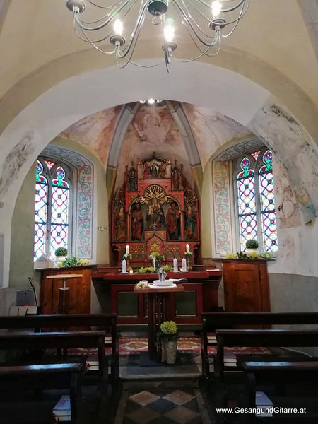 Sängerin Yvonne Brugger Taufe Musik Taufmusik Bodensee Musikerin Gitarre Gesang Kirche Kapelle Feldkirch Taufsängerin