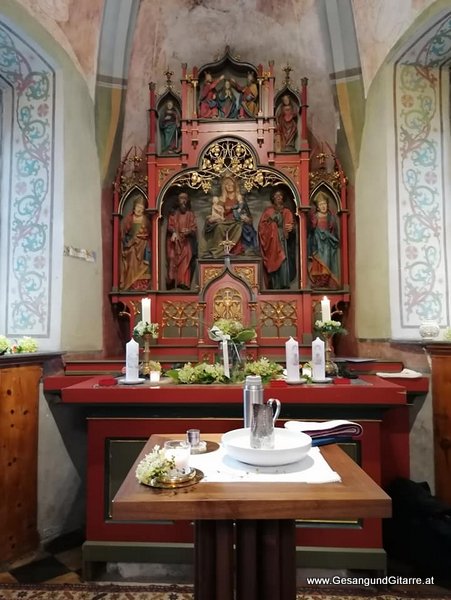 Sängerin Yvonne Brugger Taufe Musik Taufmusik Bodensee Musikerin Gitarre Gesang Kirche Heilig Kreuz Kapelle Feldkirch Taufsängerin